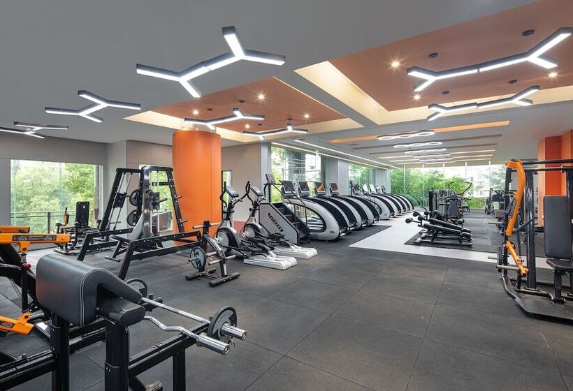 Отель Ramada Plaza By Wyndham Chongqing West