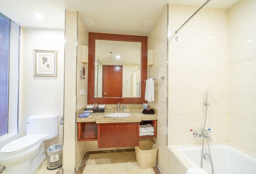 Отель Ramada Plaza By Wyndham Chongqing West