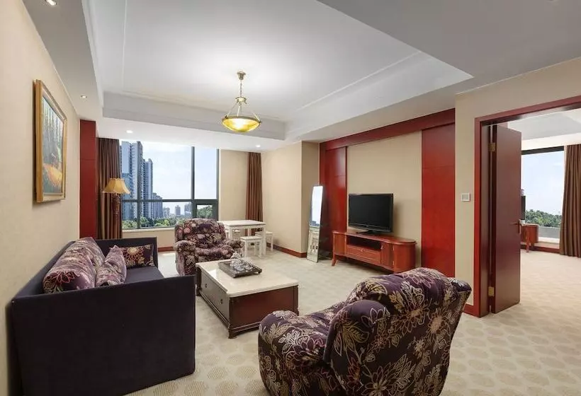 Отель Ramada Plaza By Wyndham Chongqing West