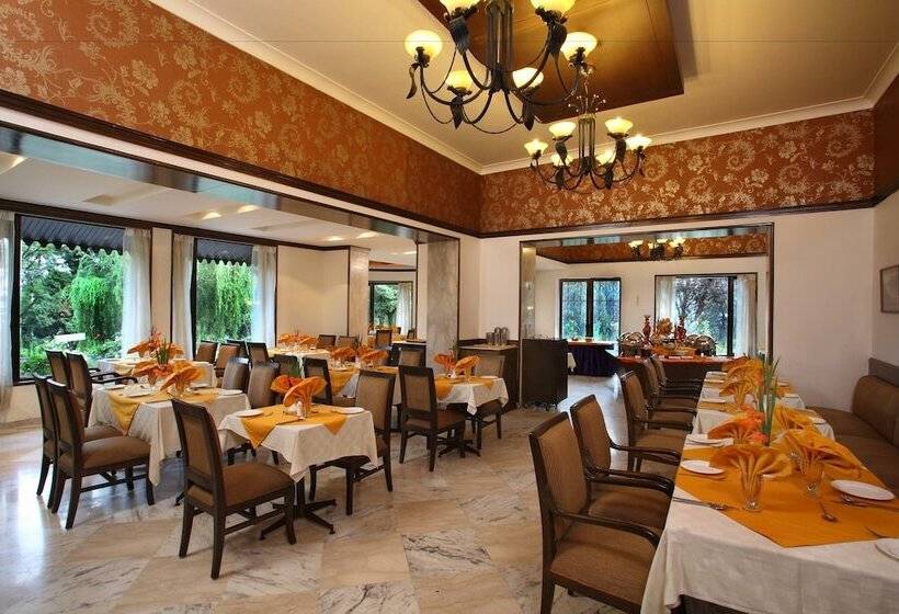 호텔 Shervani Hilltop Nainital