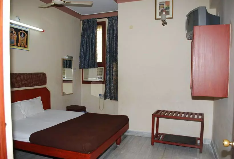فندق Sri Sai Residency