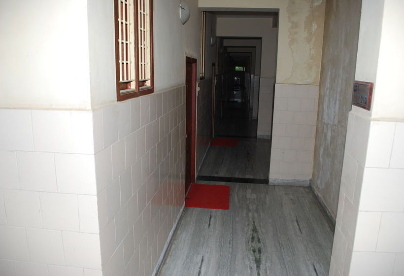 בית מלון כפרי Sri Sai Residency