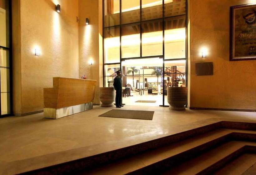 酒店 St Laurn The Spiritual Resort