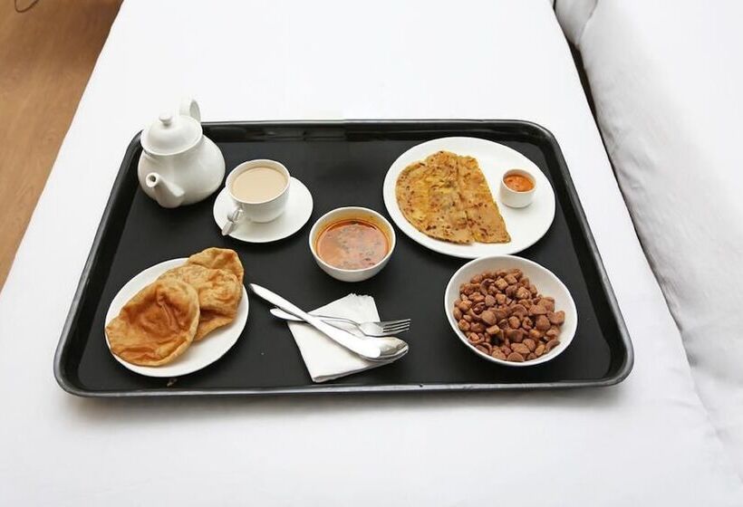 Отель The Leef Inn 500ms From Nakki Lake