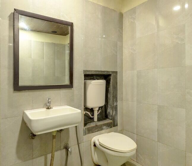 Отель The Leef Inn 500ms From Nakki Lake