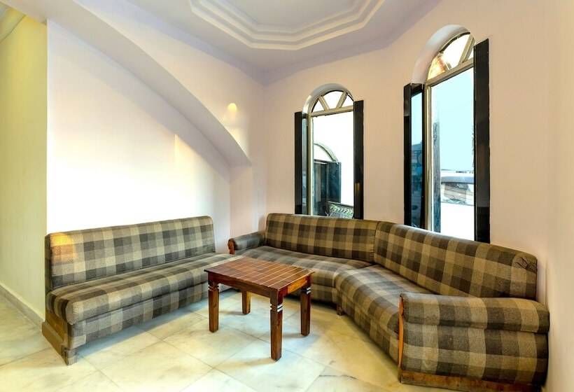 Отель The Leef Inn 500ms From Nakki Lake