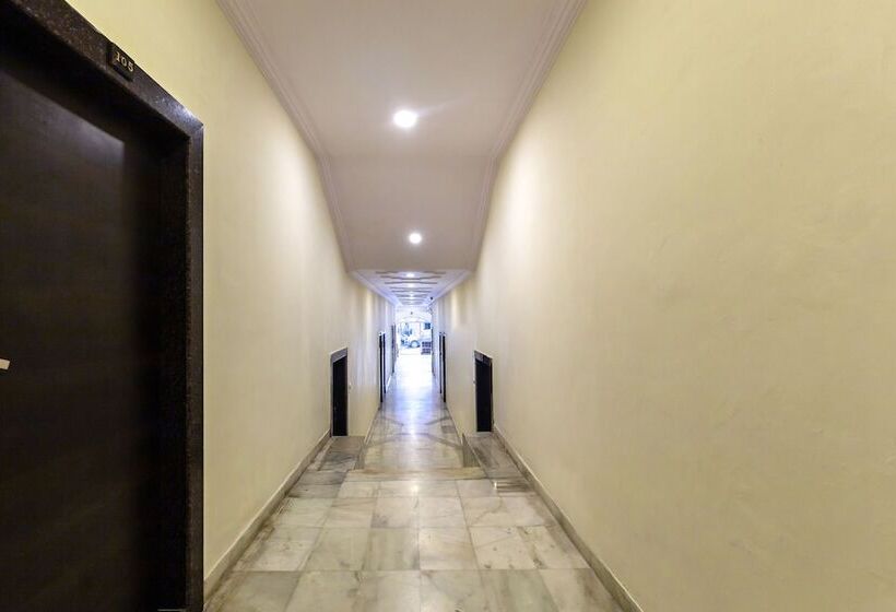 Отель The Leef Inn 500ms From Nakki Lake