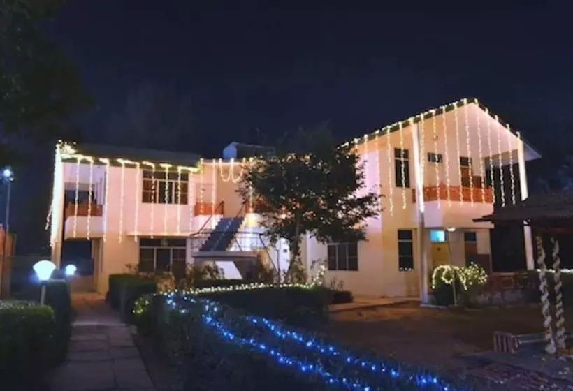 Отель The New Swaraj Resort