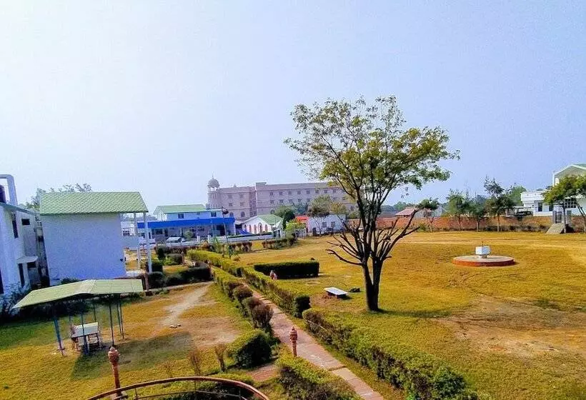 Отель The New Swaraj Resort