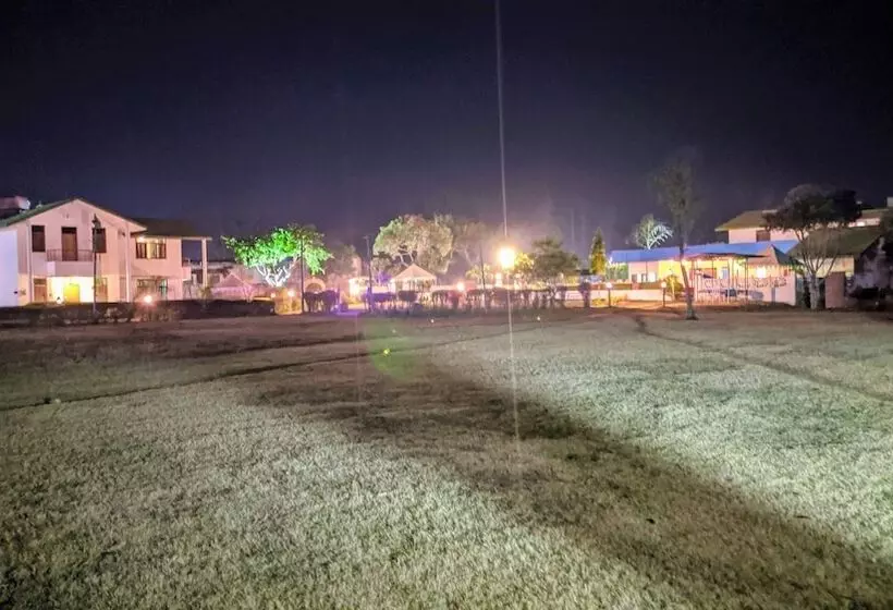 Отель The New Swaraj Resort