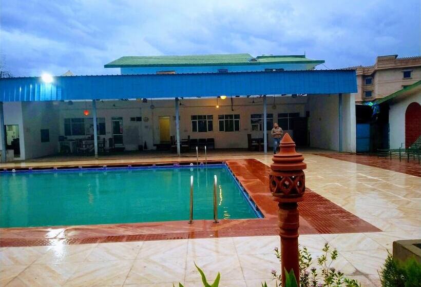 호텔 The New Swaraj Resort