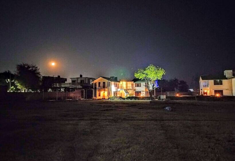 호텔 The New Swaraj Resort