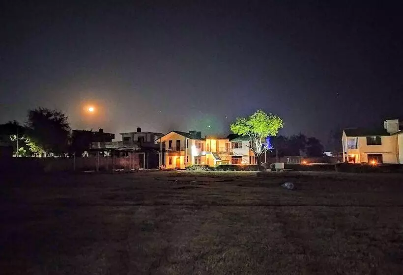 Отель The New Swaraj Resort