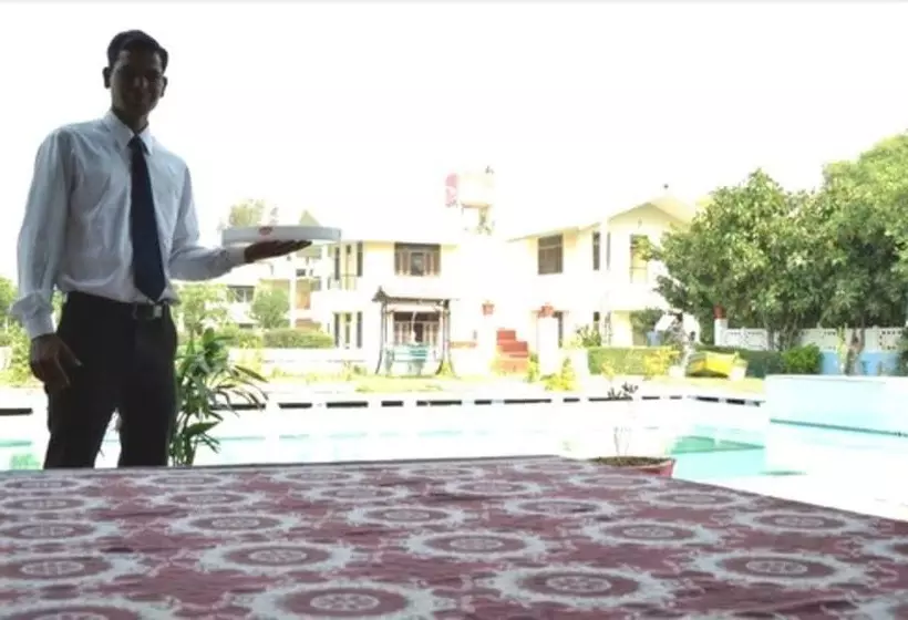 Отель The New Swaraj Resort