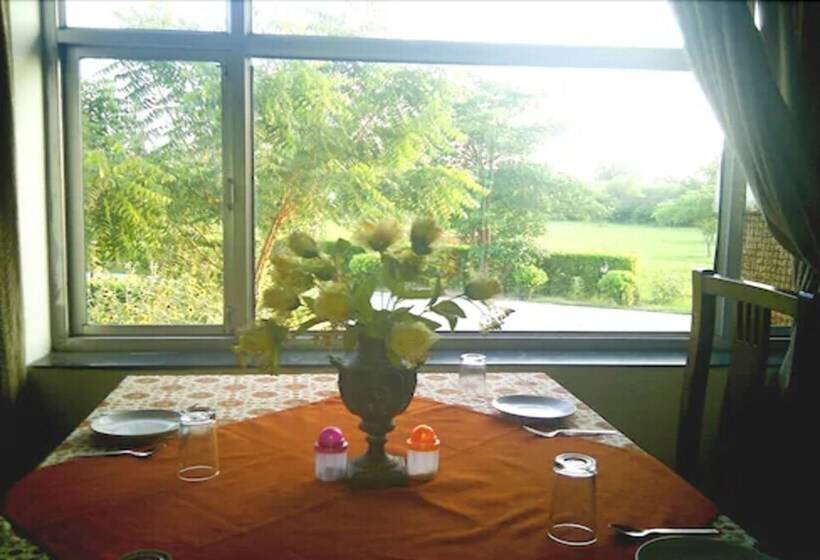 호텔 The New Swaraj Resort