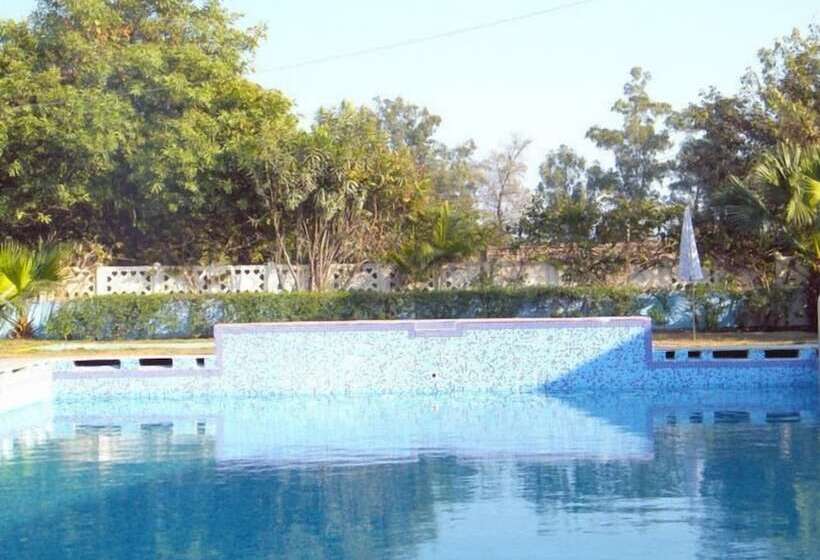 호텔 The New Swaraj Resort