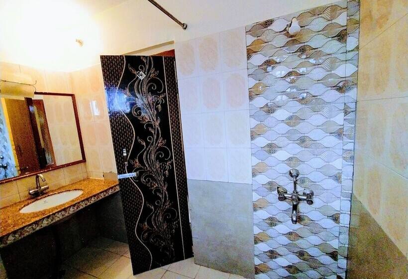 호텔 The New Swaraj Resort