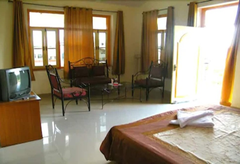 호텔 The New Swaraj Resort