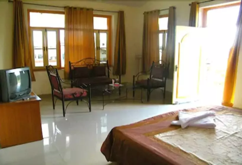 Отель The New Swaraj Resort