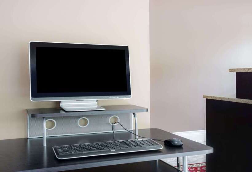 فندق على الطريق Super 8 By Wyndham Kingston