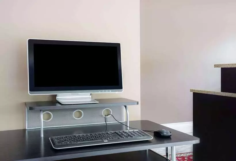 فندق على الطريق Super 8 By Wyndham Kingston