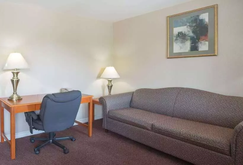 فندق على الطريق Super 8 By Wyndham Kingston