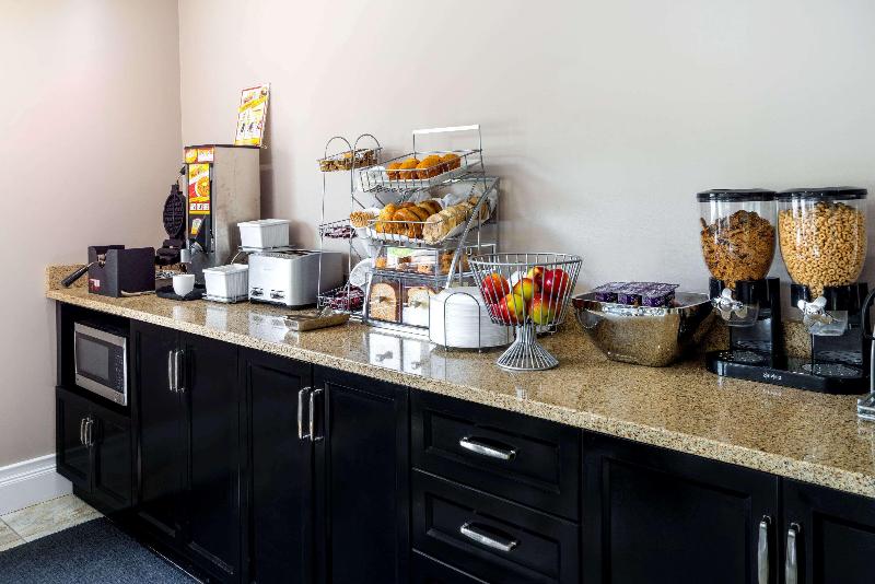 فندق على الطريق Super 8 By Wyndham Kingston