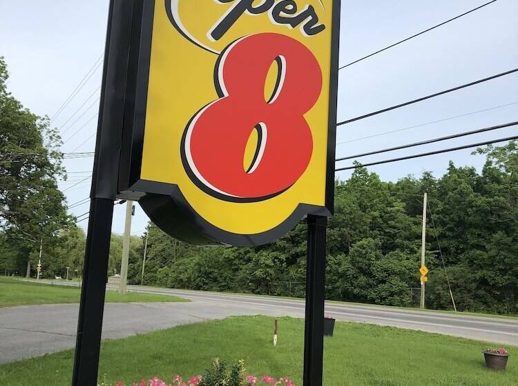 فندق على الطريق Super 8 By Wyndham Kingston