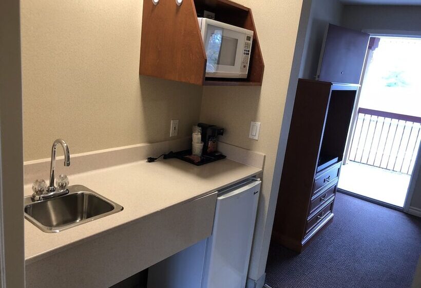 فندق على الطريق Super 8 By Wyndham Kingston