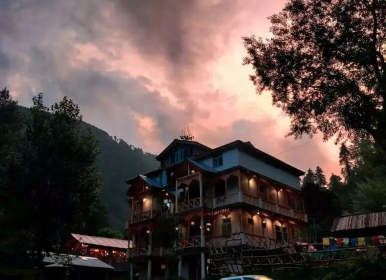 ユースホステル Ozark House