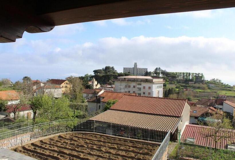 Panzió The Chalet, Guest House