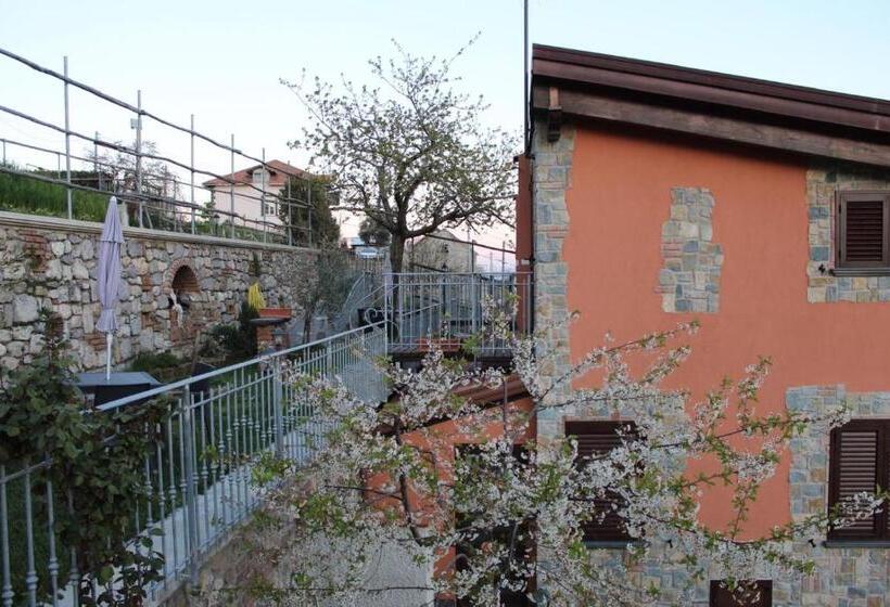 Panzió The Chalet, Guest House