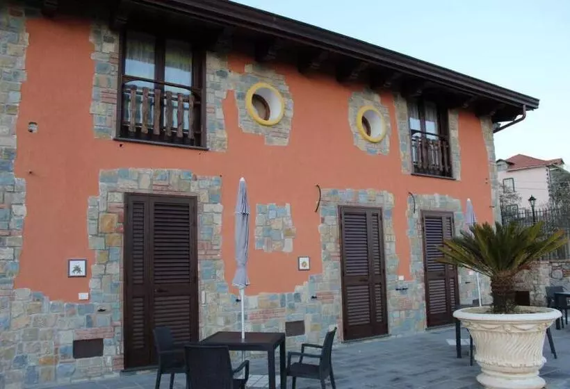 ペンション The Chalet, Guest House