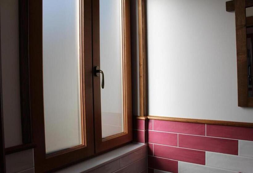 Panzió The Chalet, Guest House