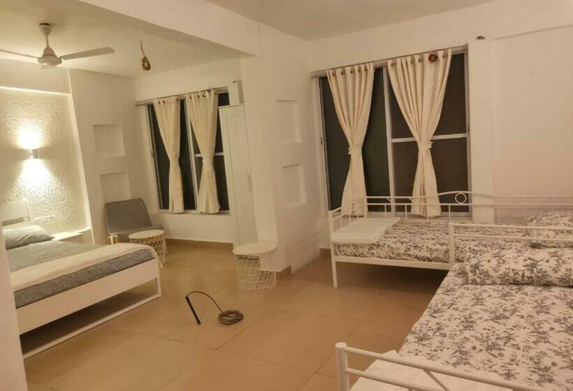 Отель The Banyan Shelters