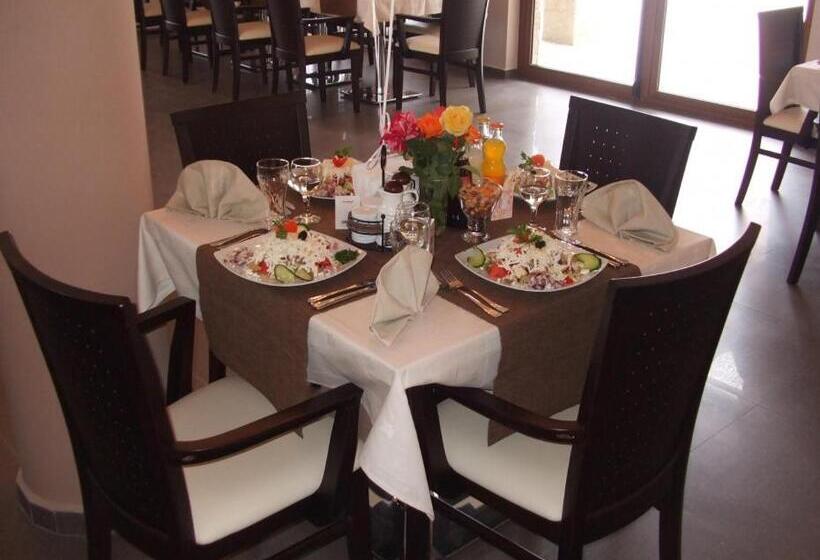 ホテル александра