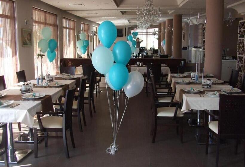 ホテル александра