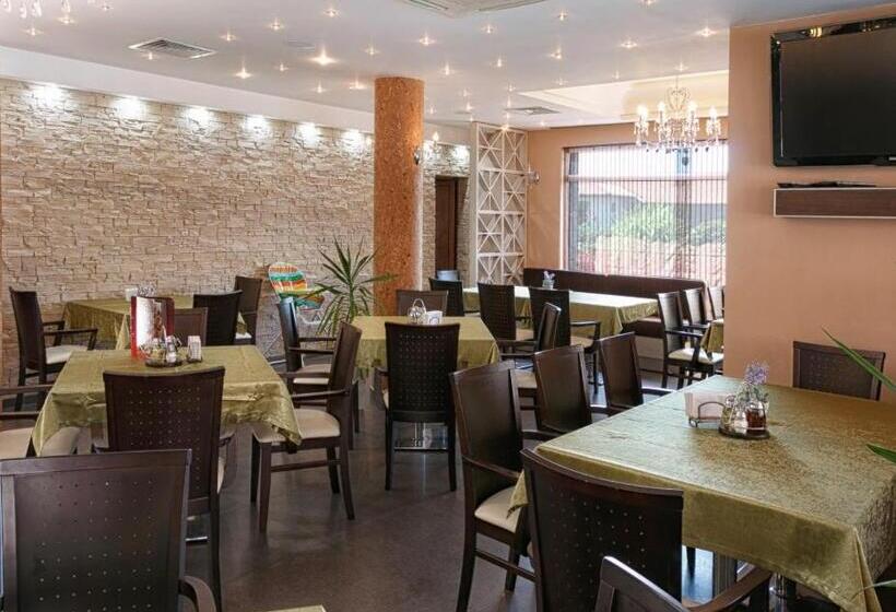 ホテル александра