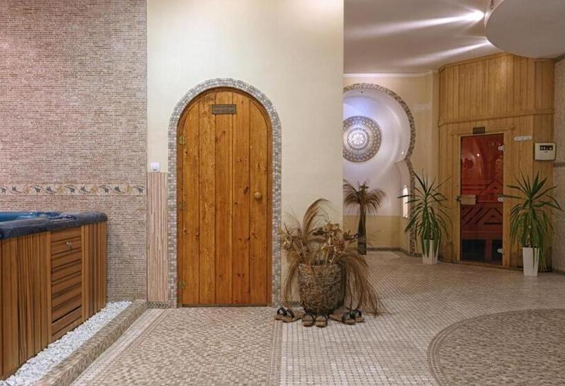 ホテル александра