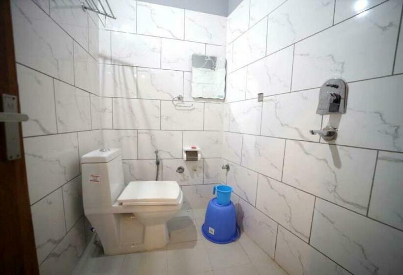 فندق Oyo 85940 Aartic