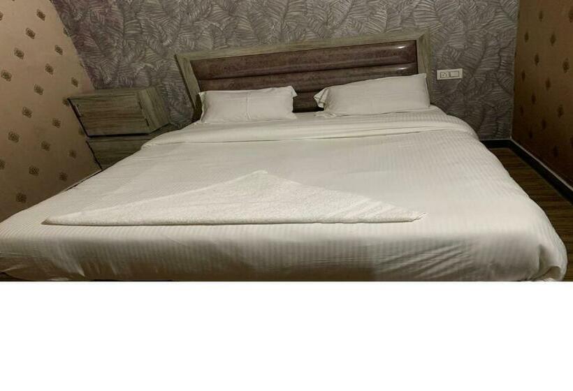 فندق Oyo 85940 Aartic