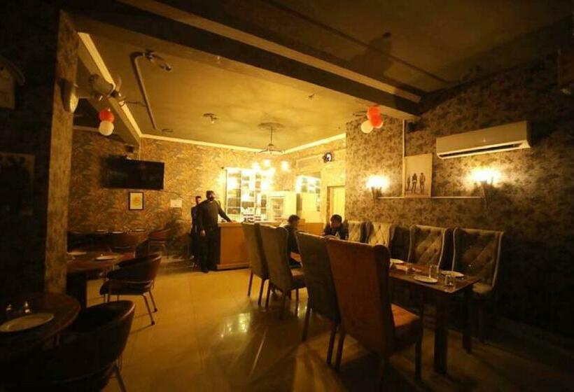 فندق Oyo 85940 Aartic