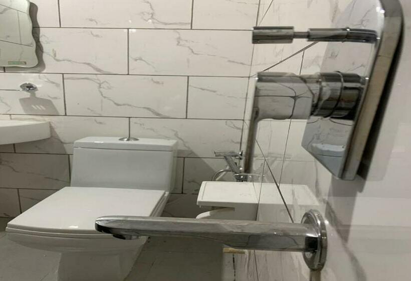 فندق Oyo 85940 Aartic