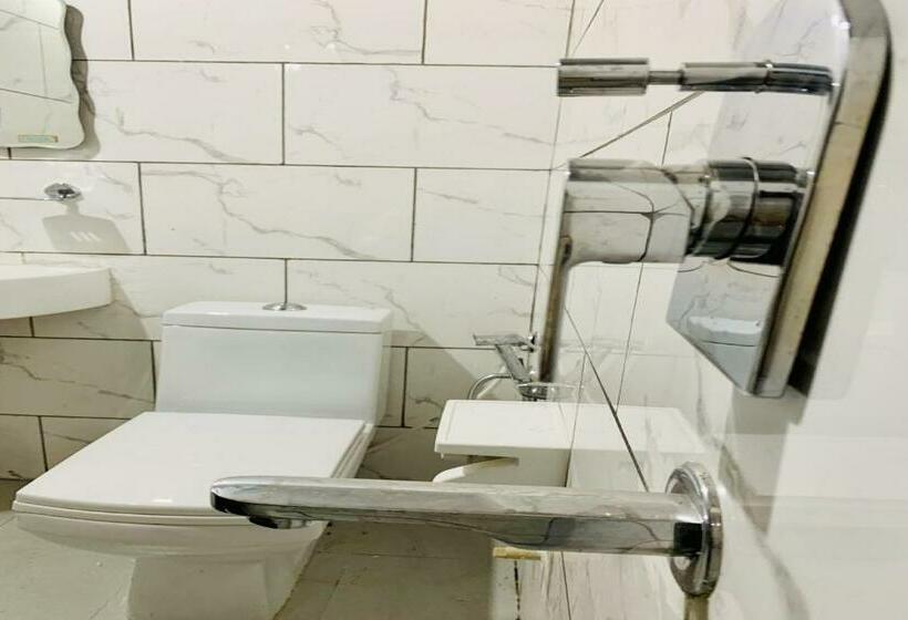 فندق Oyo 85940 Aartic