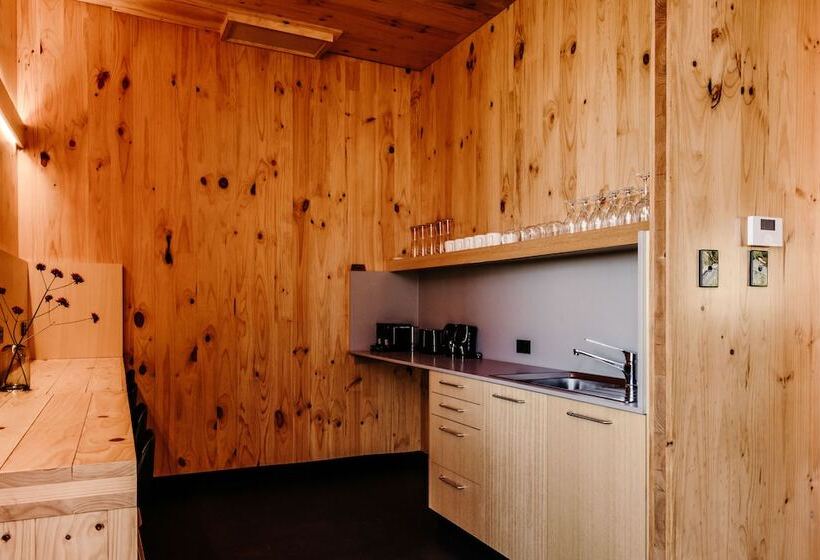 בית מלון כפרי Iron Creek Bay Estate