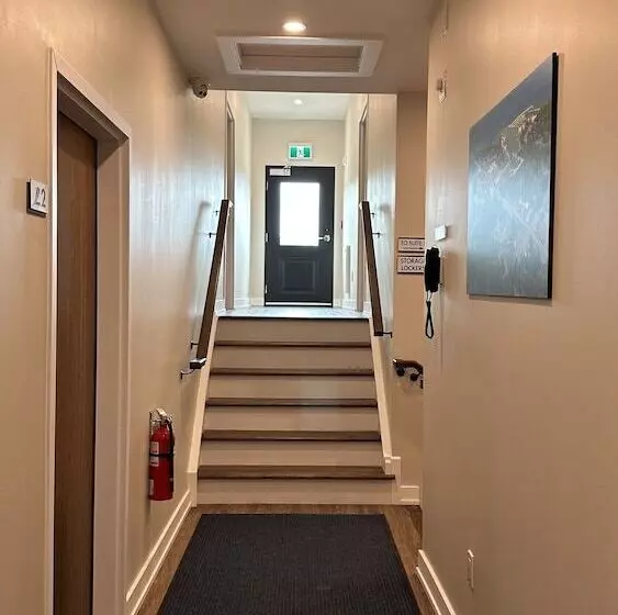 Hotelli The Landing   Extended Stay Quarters