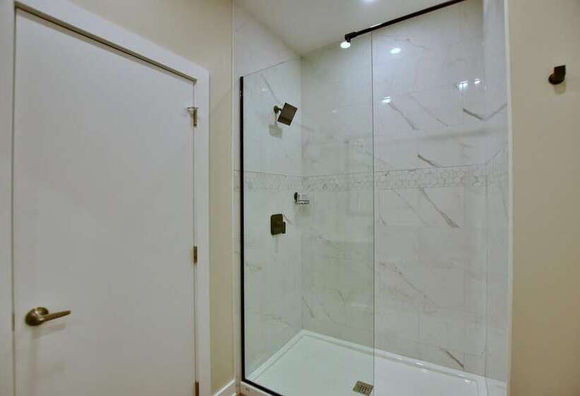 فندق The Landing   Extended Stay Quarters