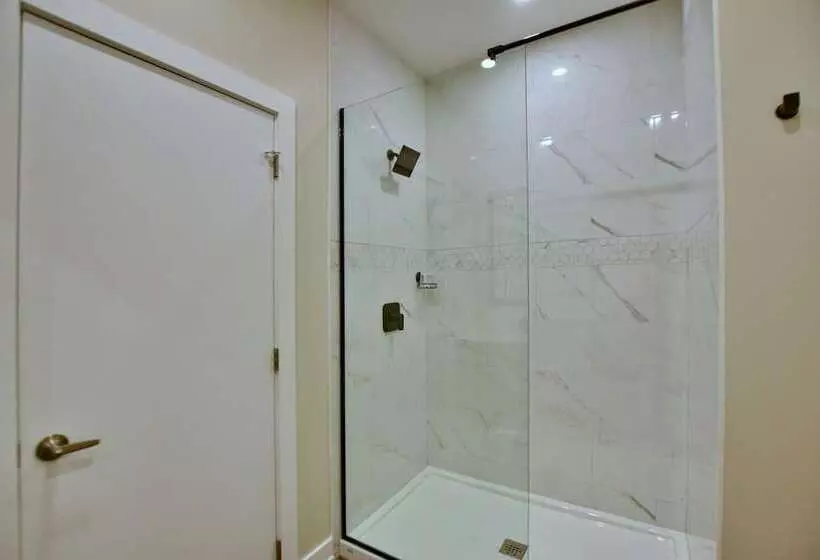 Hotelli The Landing   Extended Stay Quarters