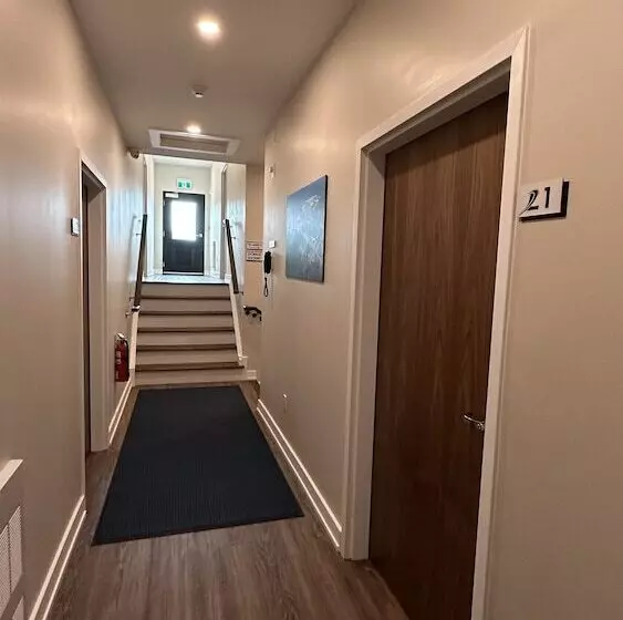 Hotelli The Landing   Extended Stay Quarters