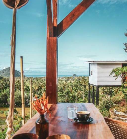 Lomakeskus Disini Lombok Eco Sky House With Sea View
